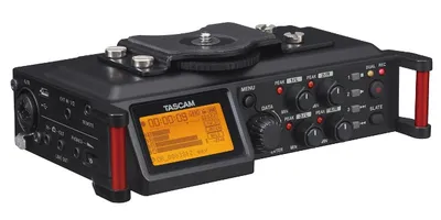 Рекордер Tascam DR70D, 4-канальный, 24бит/96кГц, XLR/TRS, micro SD